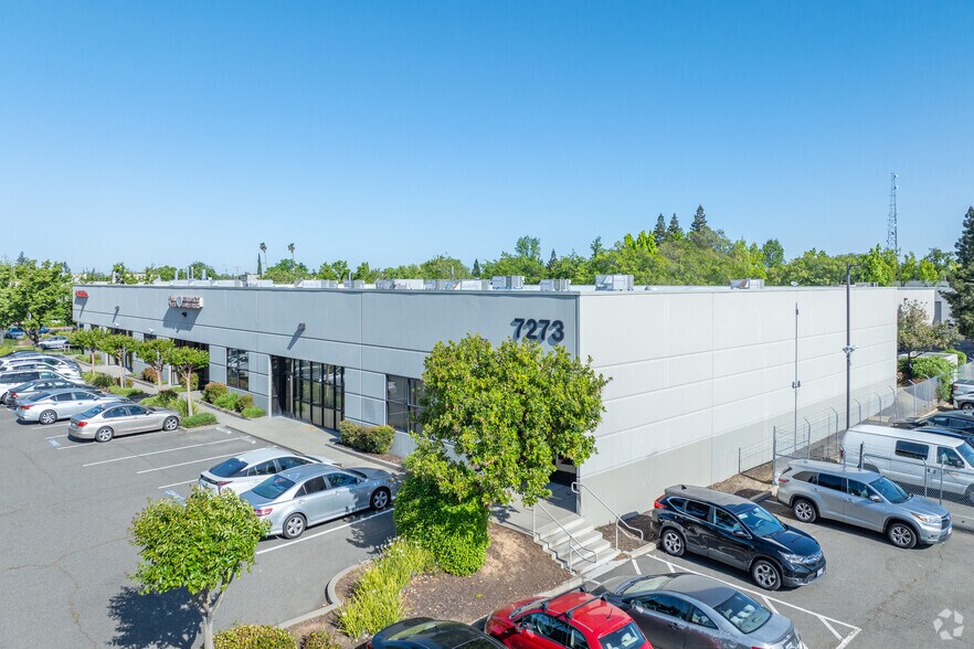 More Photos Of 7273 14th Ave, Sacramento Flex For Lease