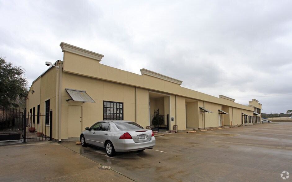 More Photos Of 11522 Old Katy Rd, Houston Freestanding For Lease