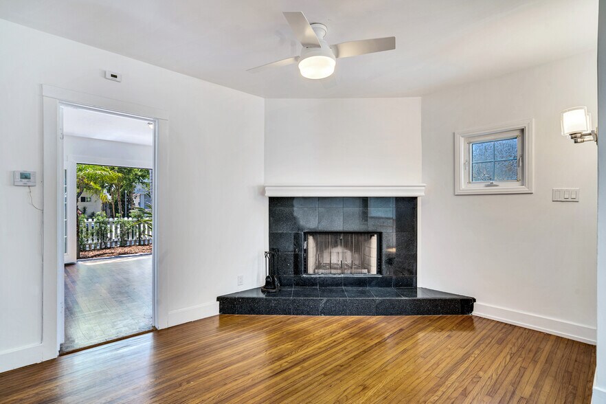 More Photos Of 1231-1233 17th St, Santa Monica Apartments For Sale