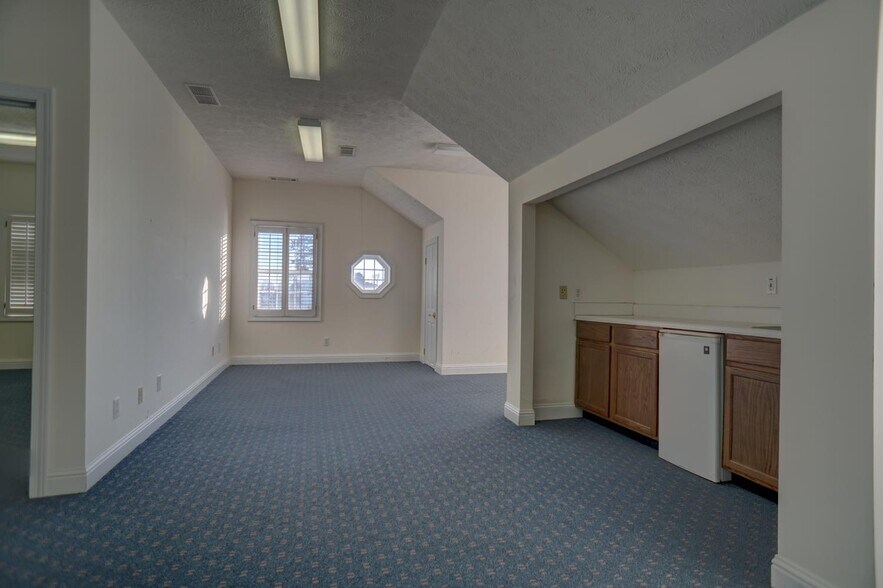 More Photos Of 100 Colony Park Dr, Cumming Bank For Sale