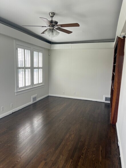 More Photos Of 1202 SE Broad St, Murfreesboro Office Residential For Lease