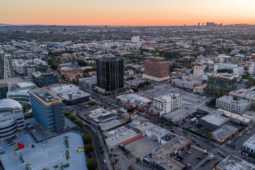 More Photos Of 1518 Cahuenga Blvd, Los Angeles Bar For Lease