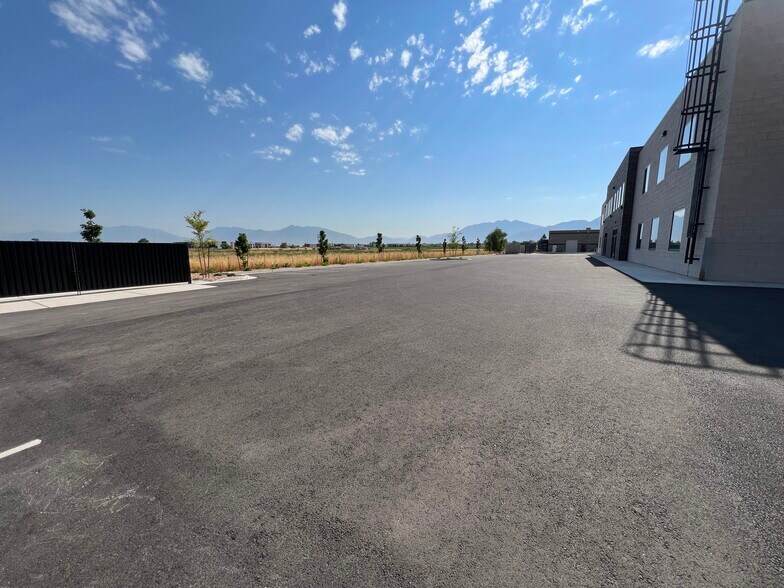 More Photos Of 1548 American Way, Payson Warehouse For Lease