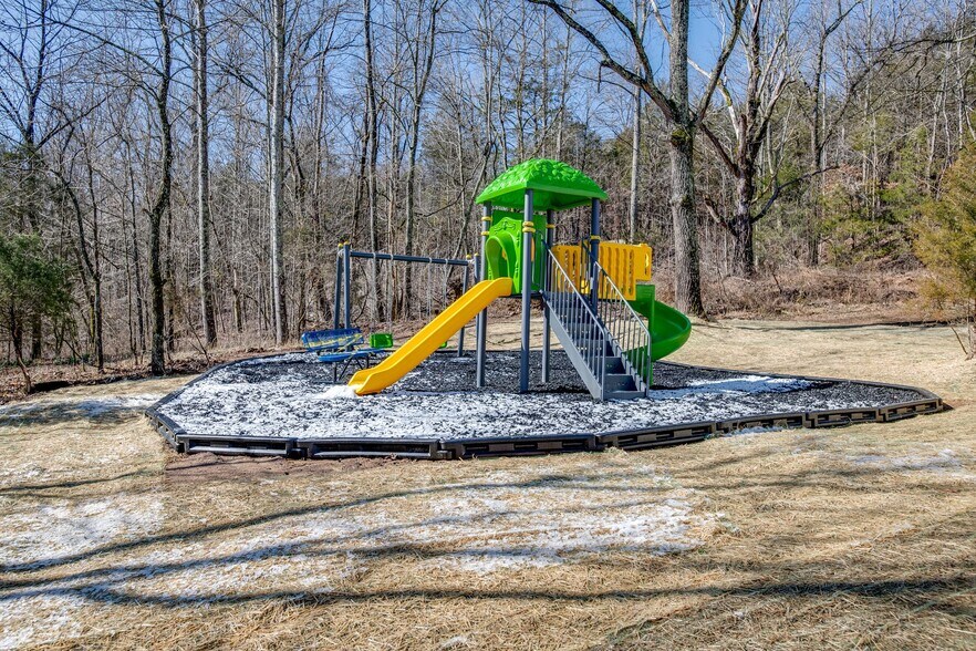 More Photos Of 100 Henry Dr, Burns Apartments For Sale