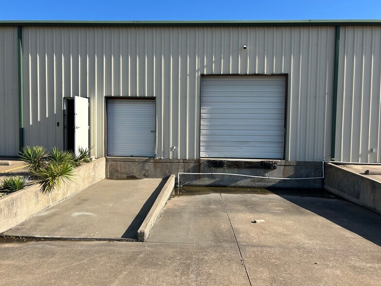 More Photos Of 7307 Business Pl, Arlington Warehouse For Lease