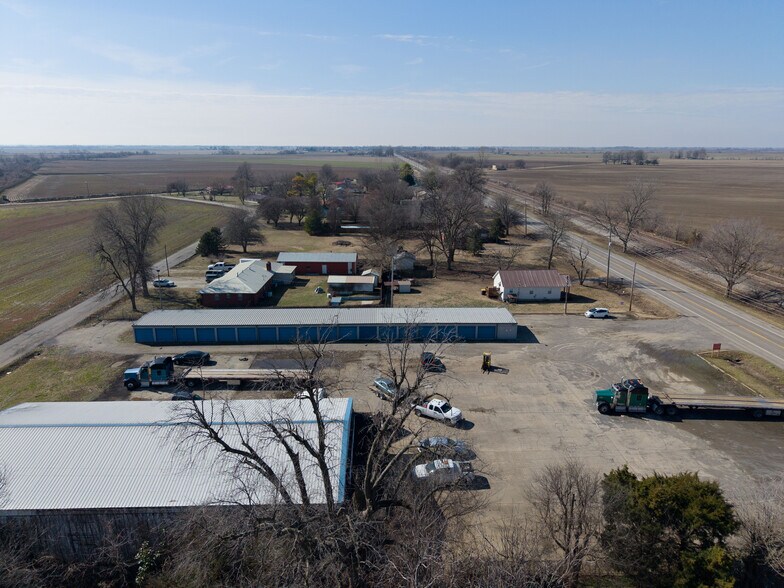 More Photos Of 739 S Walnut St, Steele Self Storage For Sale