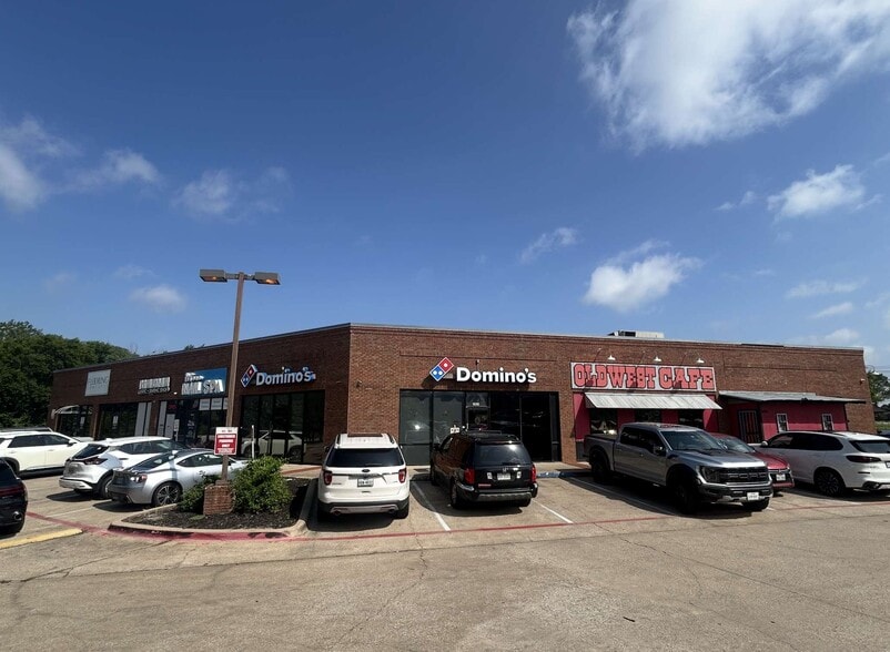 Primary Photo Of 600 W Northwest Hwy, Grapevine General Retail For Lease