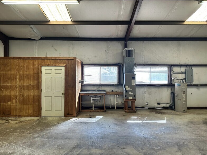 More Photos Of 1782 Key Ln, Abilene Office For Lease