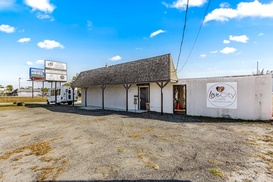 More Photos Of 2787 Aurora Rd, Melbourne Freestanding For Sale