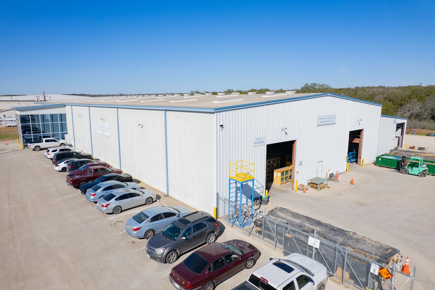 More Photos Of 18740 Goll St, San Antonio Warehouse For Lease