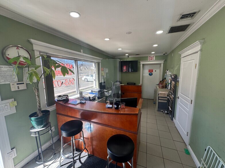 More Photos Of 419 W Main St, Smithtown Auto Repair For Sale