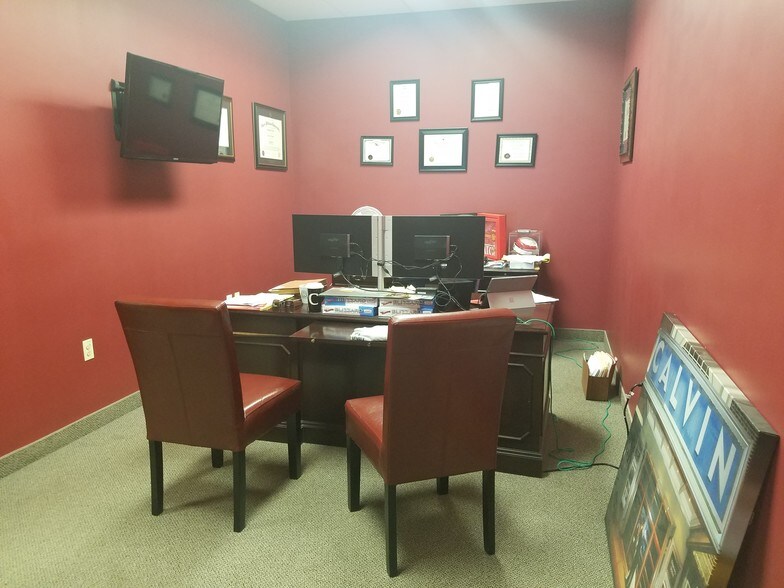 More Photos Of 100-140 Riverview Ctr, Middletown Office For Lease