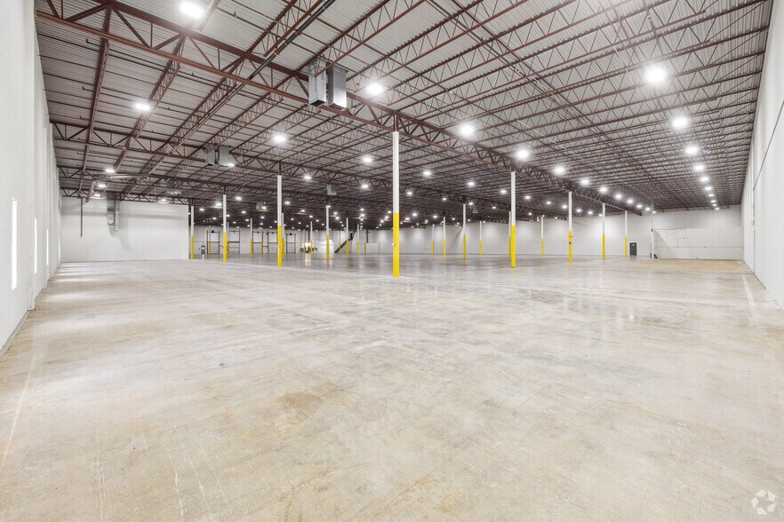 More Photos Of 10901 Hampshire Ave S, Bloomington Warehouse For Lease