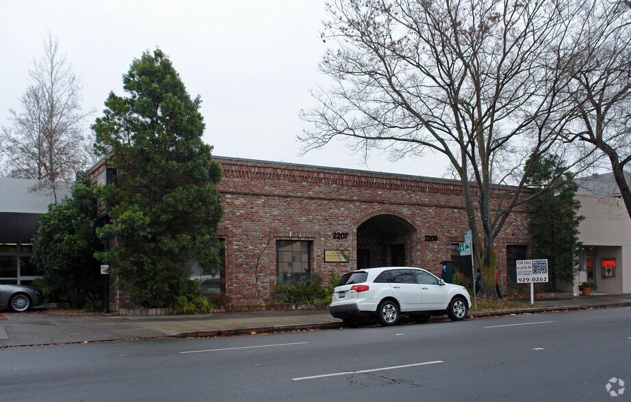 More Photos Of 2207-2209 J St, Sacramento Office For Lease