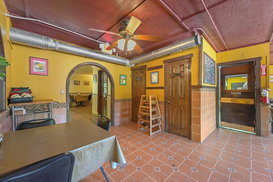 More Photos Of 9302 Highway 6, Hitchcock Restaurant For Lease