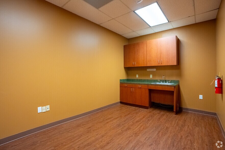 More Photos Of 1250 E Copeland Rd, Arlington Office For Lease