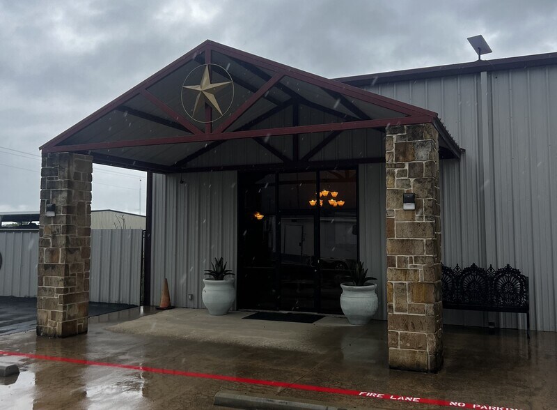 More Photos Of 1814 Fm-66, Waxahachie Warehouse For Lease
