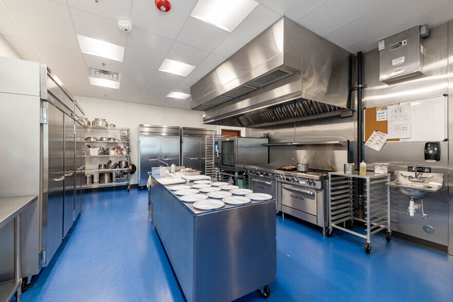 More Photos Of 7030 Whitmore Lake Rd, Brighton Warehouse For Sale