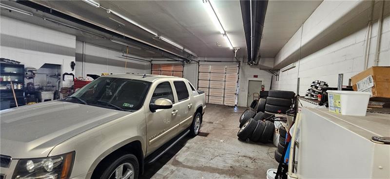 More Photos Of 340 Industrial Blvd, New Kensington Warehouse For Sale