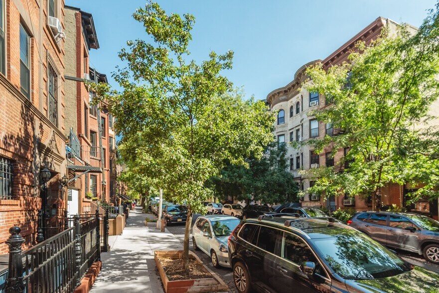 More Photos Of 14 Lincoln Pl, Brooklyn Apartments For Sale