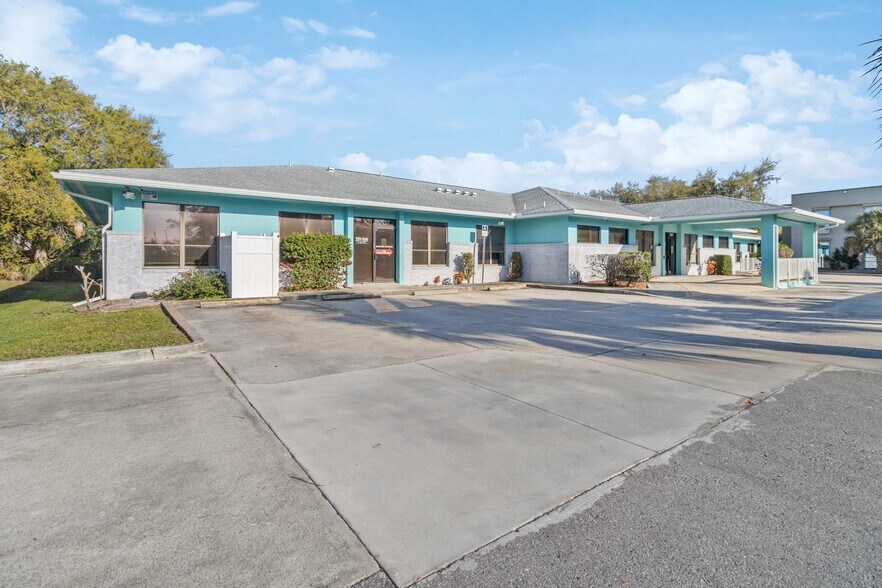 More Photos Of 7157-7159 Curtiss Ave, Sarasota Medical For Sale
