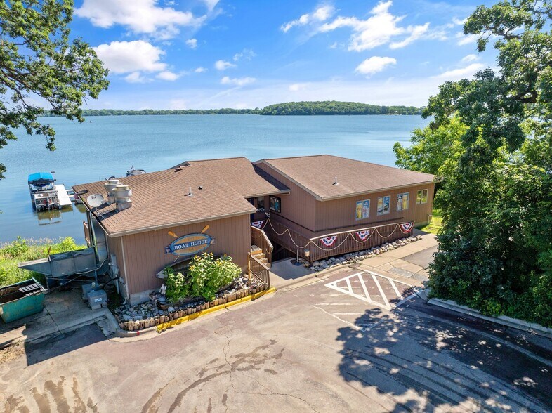 More Photos Of 406 9th St NE, Waseca Restaurant For Sale