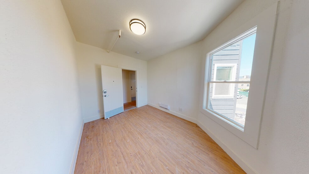 More Photos Of 2327-2329 San Pablo Ave, Oakland Apartments For Lease