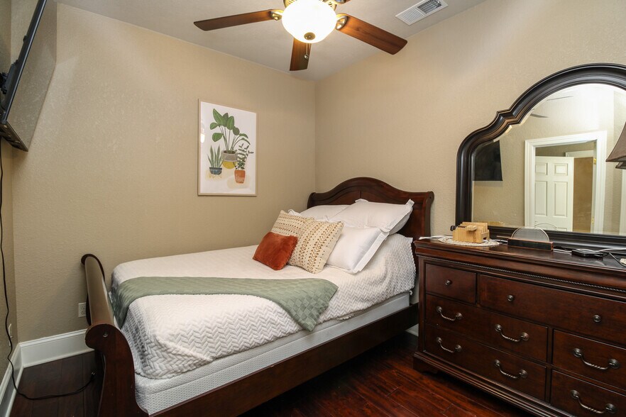 More Photos Of , Marietta General Retail For Sale