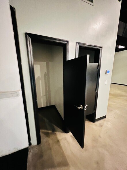 More Photos Of 183 S Broadway, Hicksville Office For Lease