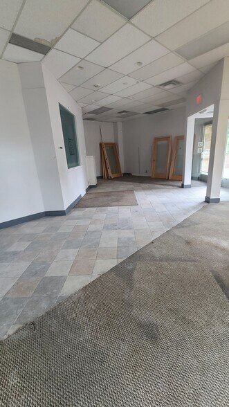More Photos Of 1192 Marine Dr, North Vancouver District Storefront For Lease