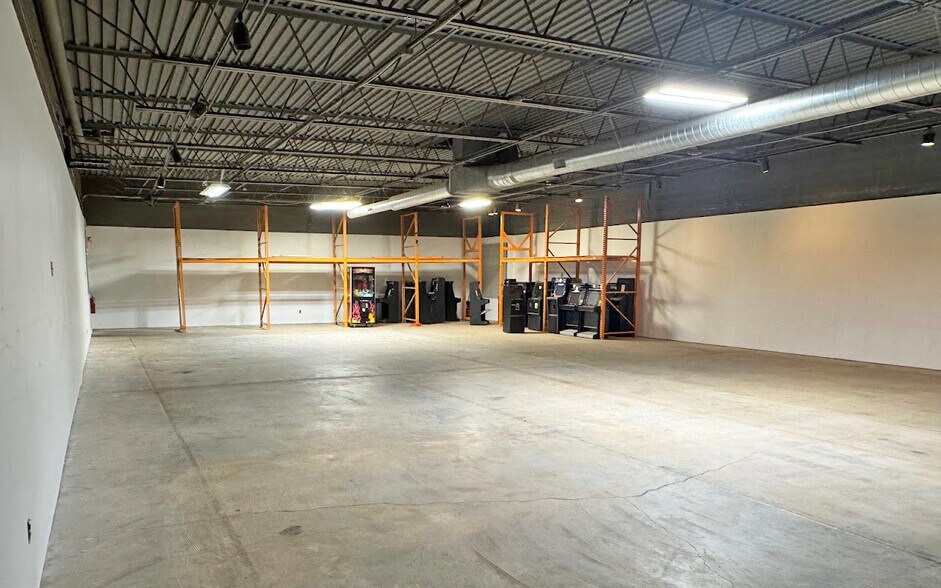 More Photos Of 4357-4359 Highland Rd, Waterford Industrial For Lease