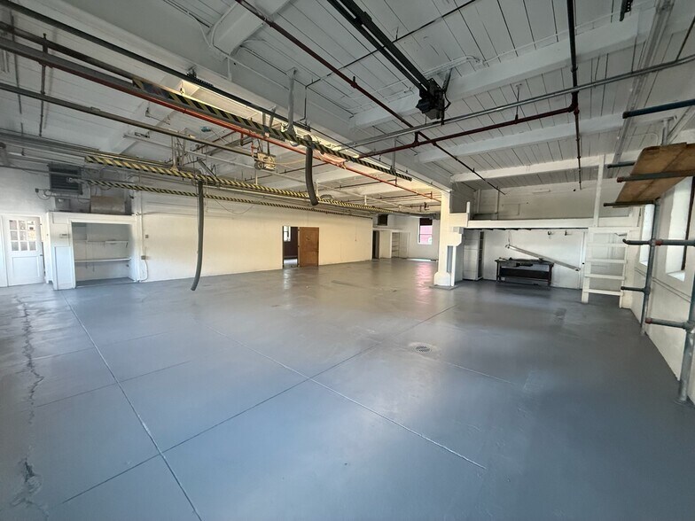 More Photos Of 15 Water St, Leicester Manufacturing For Lease