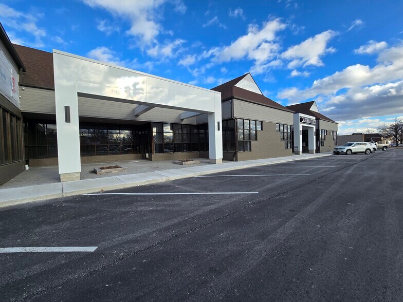 More Photos Of 33202-33278 Woodward Ave, Birmingham Unknown For Lease