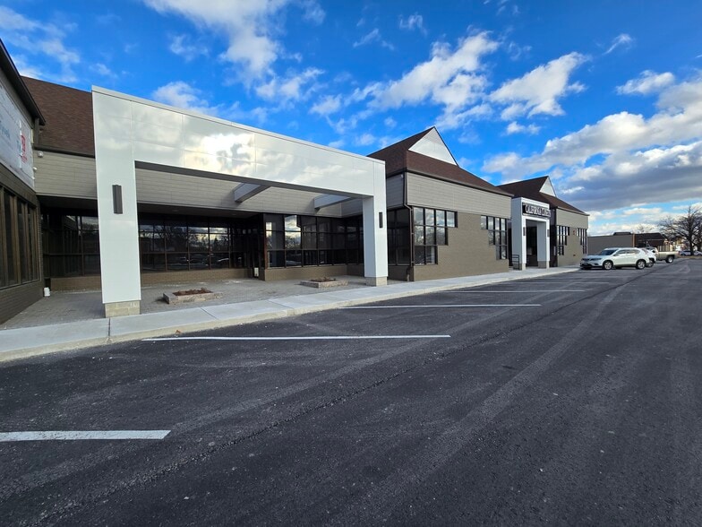 More Photos Of 33202-33278 Woodward Ave, Birmingham Storefront For Lease