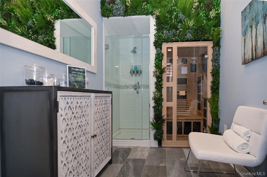 More Photos Of 223 E Park Ave, Long Beach General Retail For Sale