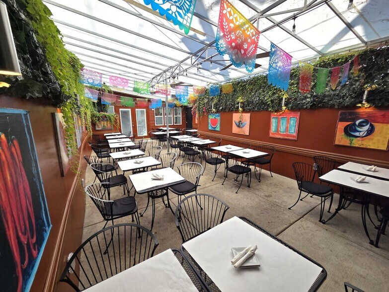 More Photos Of 2914 N Clark St, Chicago Apartments For Lease