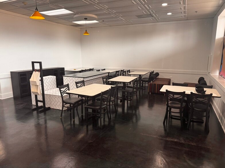 More Photos Of 352-362 N Randall Rd, North Aurora Restaurant For Lease