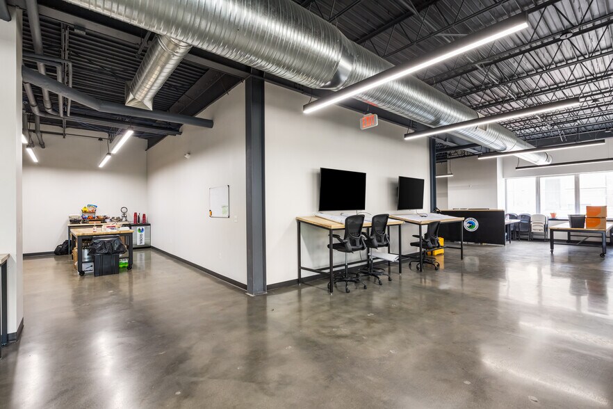 More Photos Of 1215 W 12th St, Kansas City Flex For Lease