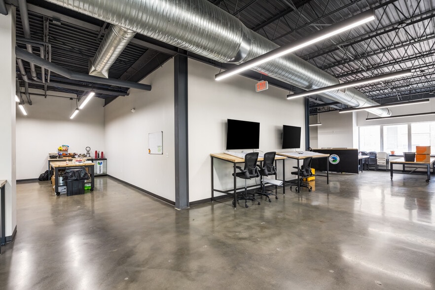 More Photos Of 1217 W 12th St, Kansas City Flex For Lease