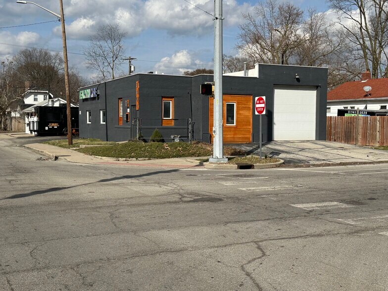 More Photos Of 2401 N Harding St, Indianapolis Flex For Sale