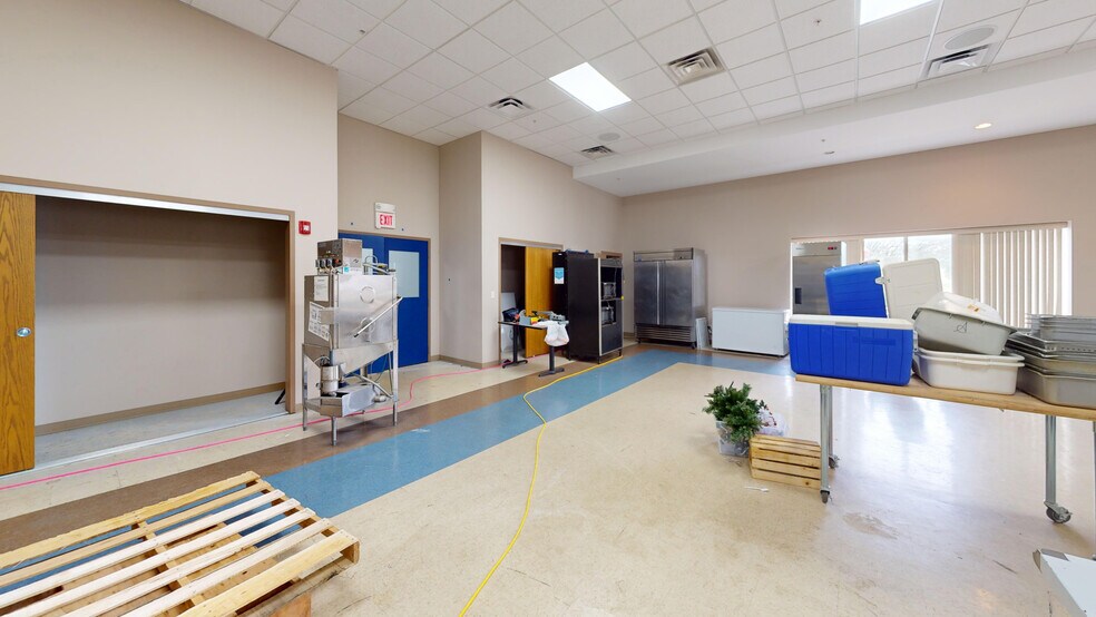 More Photos Of 111 S Lake St, Montgomery Service For Sale