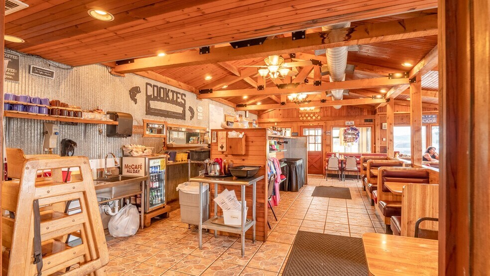 More Photos Of 509 LB Cook Memorial Dr, Theodosia Hotel For Sale