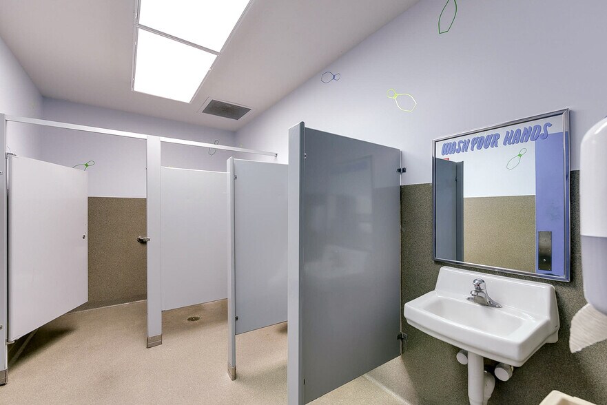 More Photos Of 1818 Central Ave, Auburn General Retail For Sale