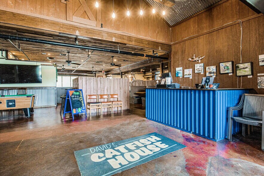 More Photos Of 131 New Warrington Rd, Pensacola Restaurant For Sale