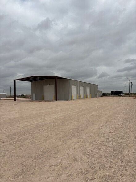 More Photos Of 2408 E County Road 130, Midland Warehouse For Lease