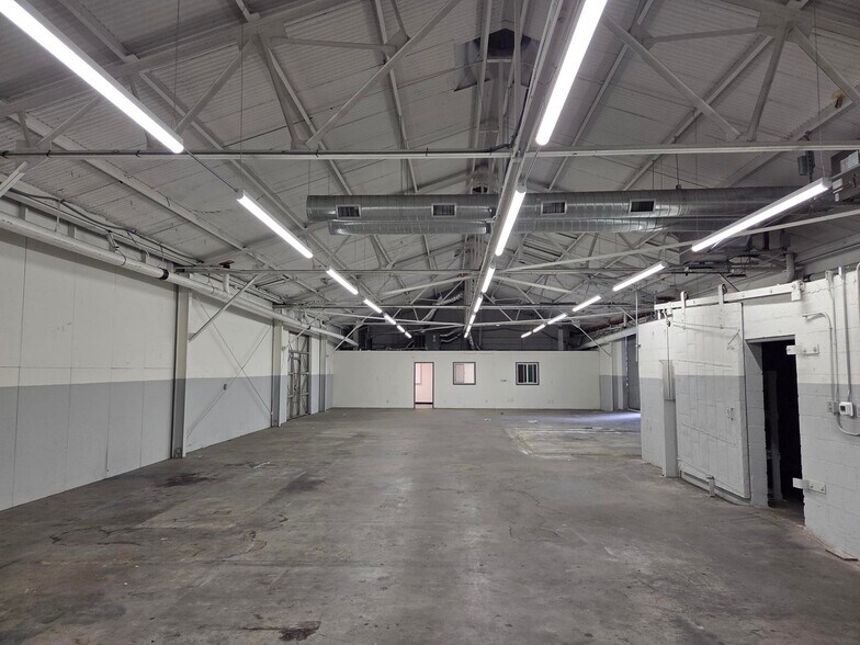 More Photos Of 1120-1208 W Isabel St, Burbank Warehouse For Lease