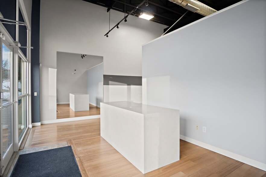 More Photos Of 47 Newbury St, Peabody Freestanding For Lease