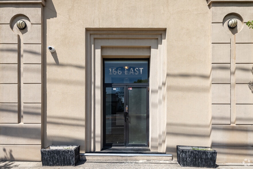 More Photos Of 166 E Jericho Tpke, Mineola Office For Lease