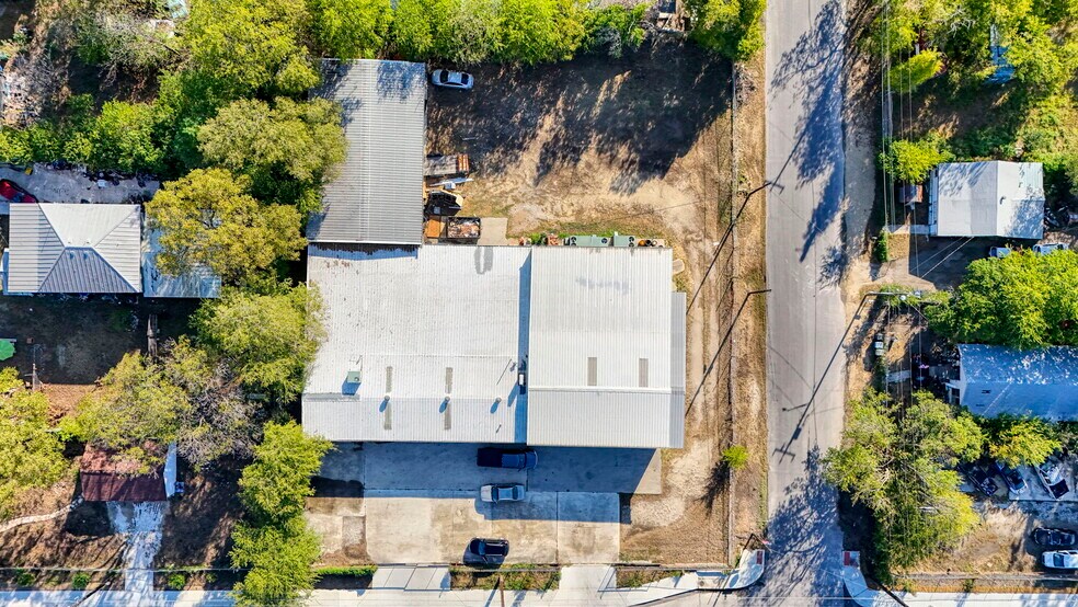 More Photos Of 4714 S Zarzamora St, San Antonio Auto Repair For Sale