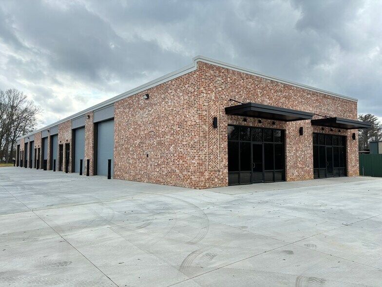 Primary Photo Of 230 Casey's Ln, Flowood Light Distribution For Lease